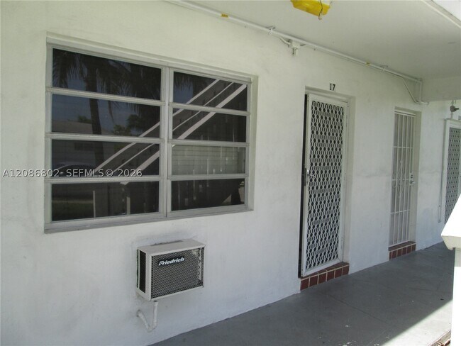 Building Photo - 15 NW 204th St