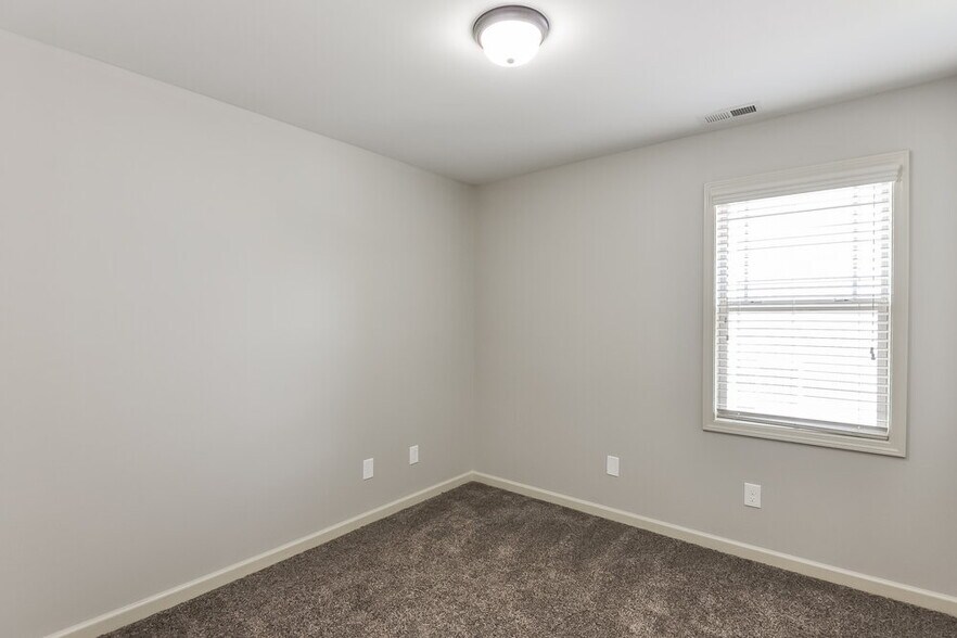 Building Photo - 716 McCarthy Dr