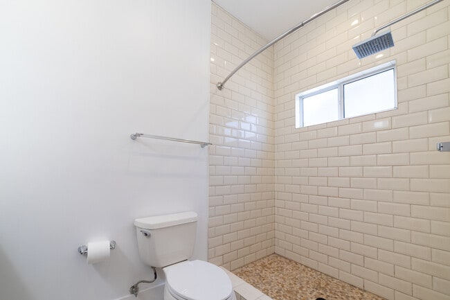 Building Photo - 321 Heliotrope Dr