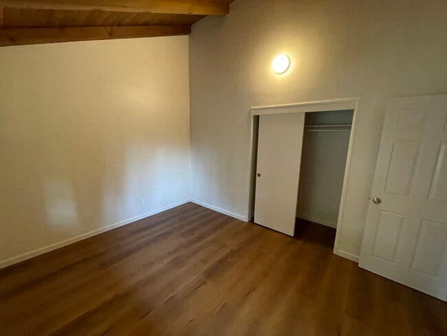 Building Photo - 6876 Ridgeway Dr