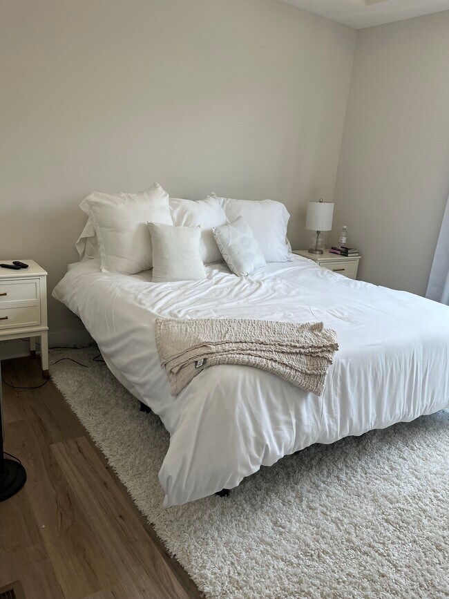 ACTUAL UNIT! - 192 Chestnut Cir