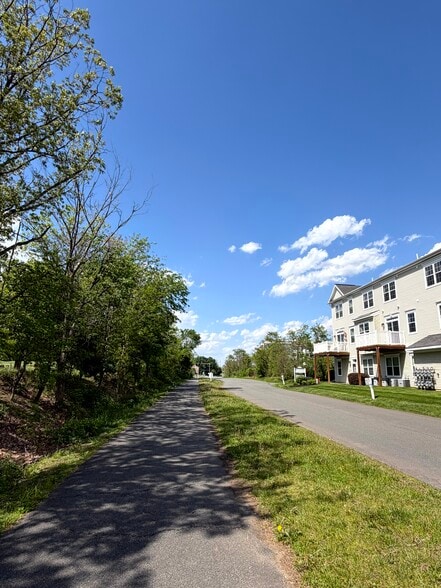 Building Photo - 1204 Admirals Walk Dr