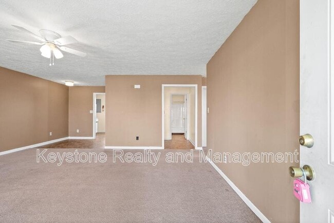 Building Photo - 306-901 Thompsonville Lane