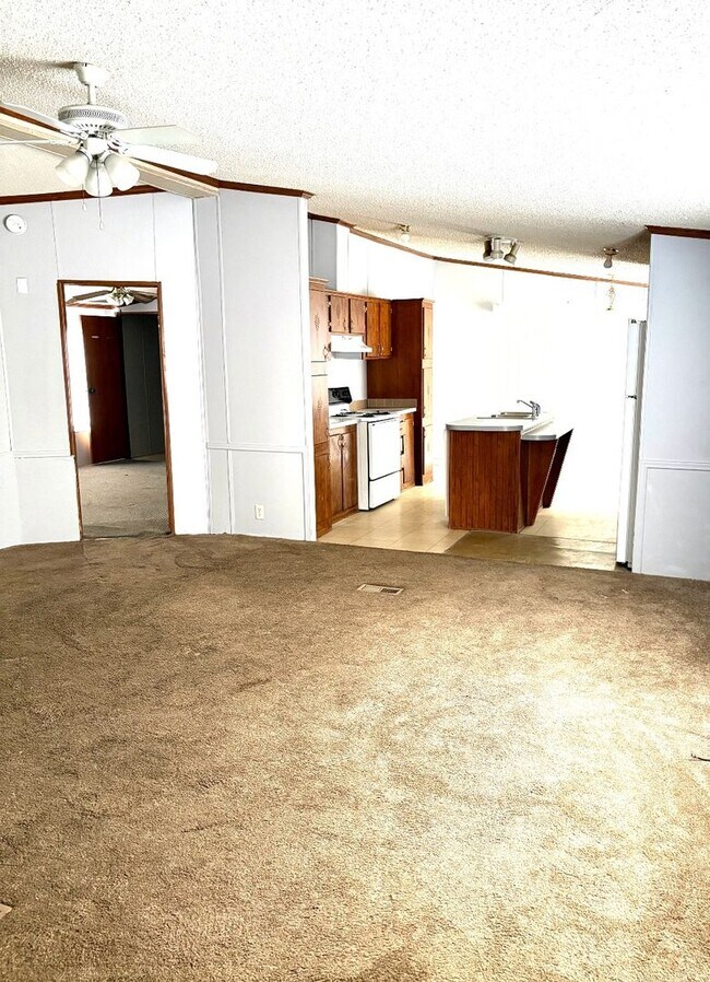 Building Photo - MOVE-IN SPECIAL!!!  $500 OFF 1ST MONTH OF RENT