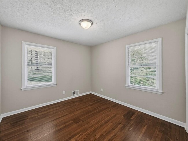 Building Photo - 228 Stoneybrook Dr