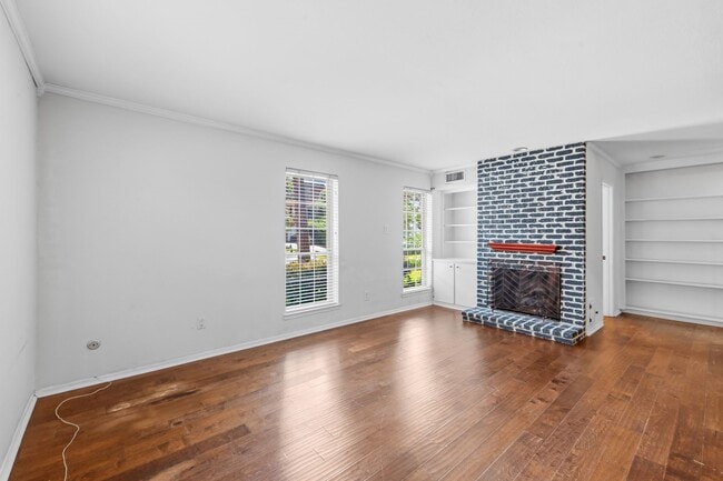 Building Photo - 5534 Beverly Hill St