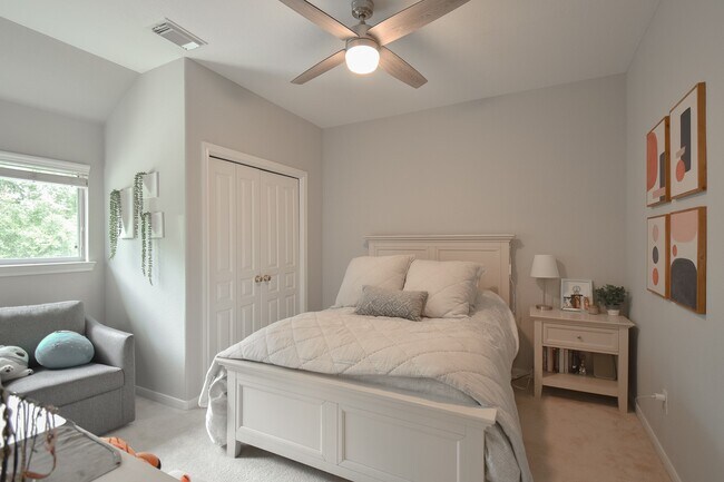 Building Photo - 7 E Shale Creek Cir