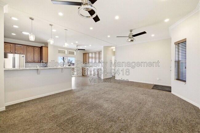 Building Photo - 313-East 1/2 E 1/2 St N