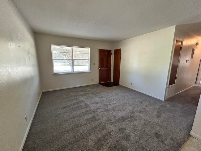 Building Photo - 205 Powell Dr