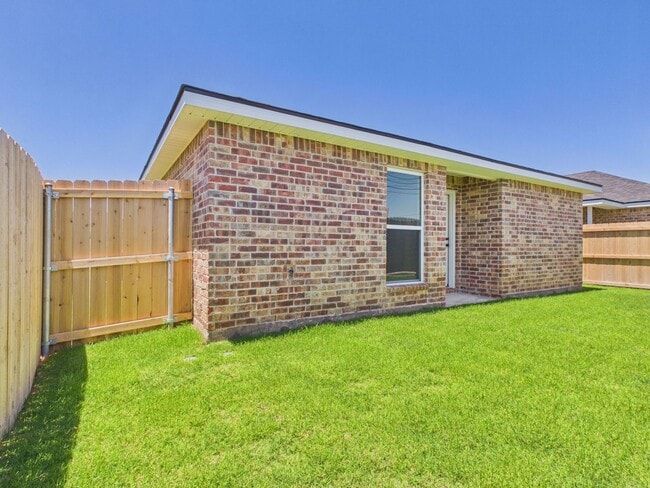 Building Photo - Great 2 Bedroom in West Plains District