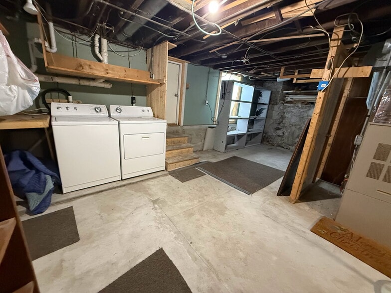 Building Photo - 238 Lenox St