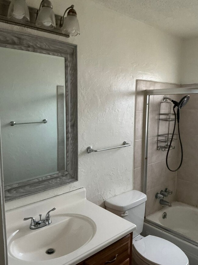 Building Photo - 3 bed 1 bath 1 car, fenced yard, one car garage! Moore Schools