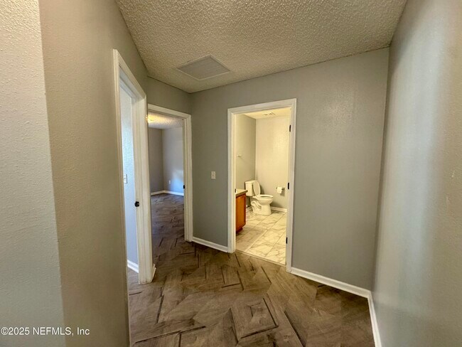 Building Photo - 11690 Brian Lakes Dr N