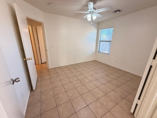 Building Photo - 602 N 166th Ln