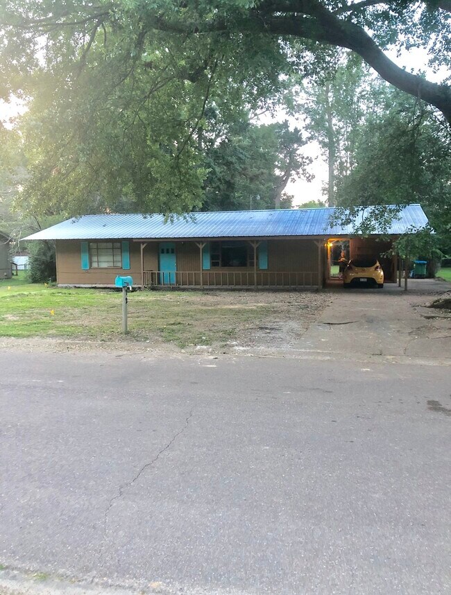 Building Photo - 22 Longview Dr