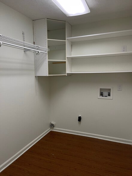 Building Photo - 191 Northlake Dr