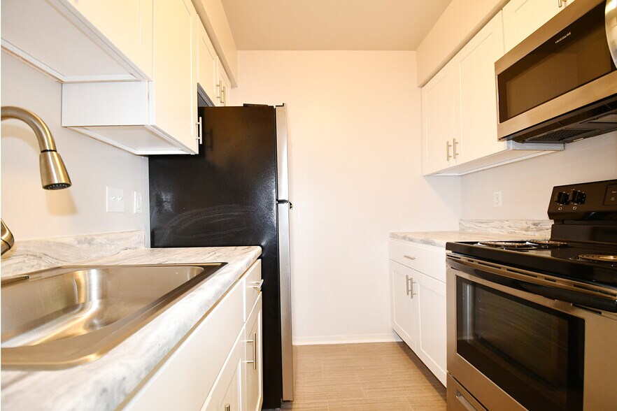 Hines Park 31680 Cowan Rd Westland MI 48185 Apartment Finder