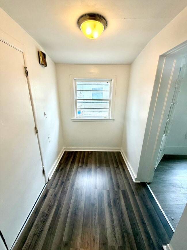 Building Photo - 516 N Porter St