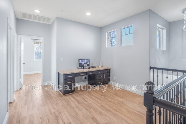 Building Photo - 812 Shasta Daisy Dr