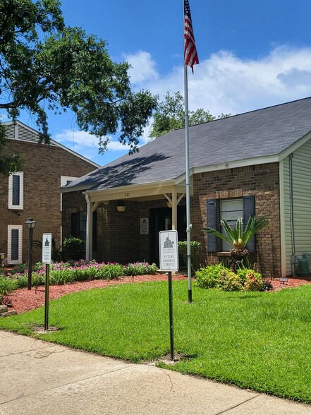 Building Photo - Edgewater Pointe Apartments