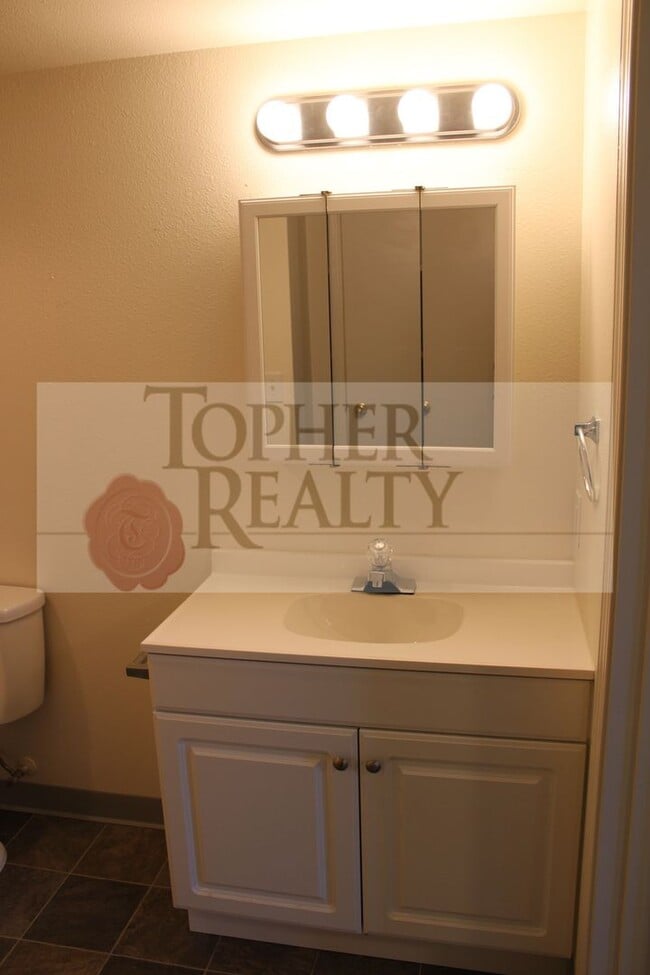 Building Photo - 2529 Ferndale Ln