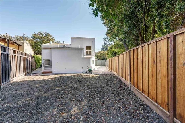 Building Photo - Beautiful Historic Home Meets Modern Luxury in San Leandro