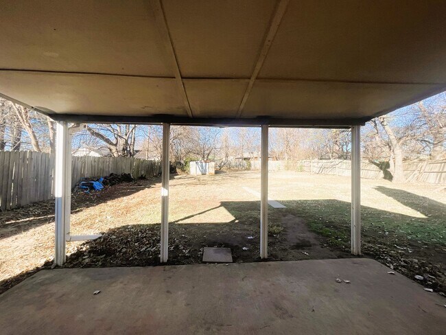 Building Photo - Norman. 3 bed, 2bath, 2 car garage with storm shelter