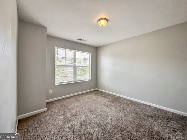 Building Photo - 134 Daisy Cir