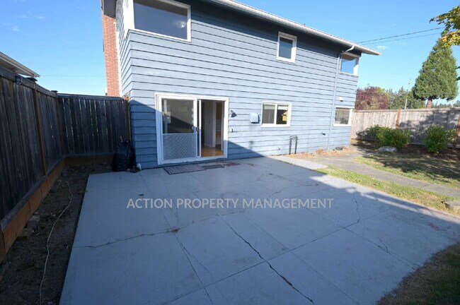 Building Photo - 4 bed 2 bath home in Port Angeles