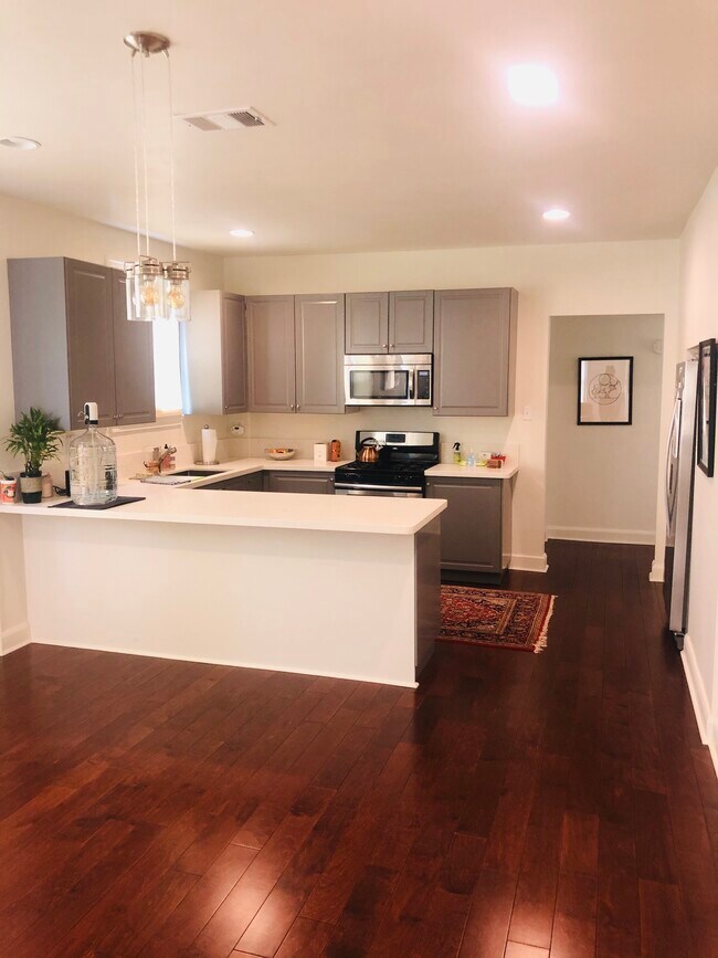 Building Photo - 1618 Enfield Rd