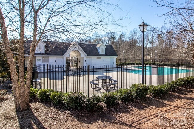 Building Photo - 153 Marakery Rd