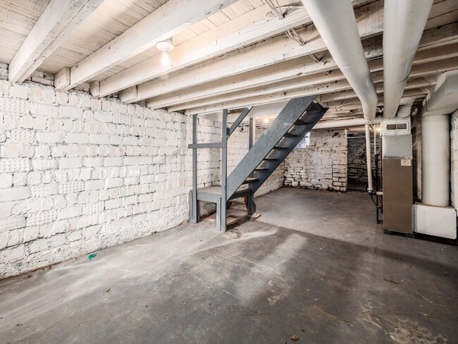 Building Photo - 421 E Mithoff St