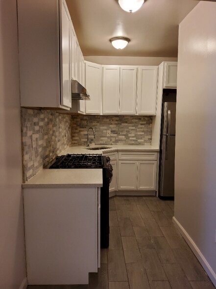 Building Photo - 28 Vineyard Ave