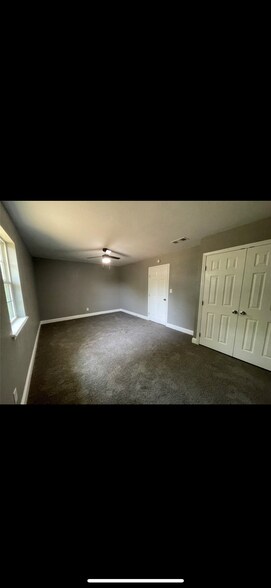 Building Photo - 225 E Coral Way