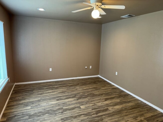 Building Photo - Fenced Backyard Garage *sec 8 approved*