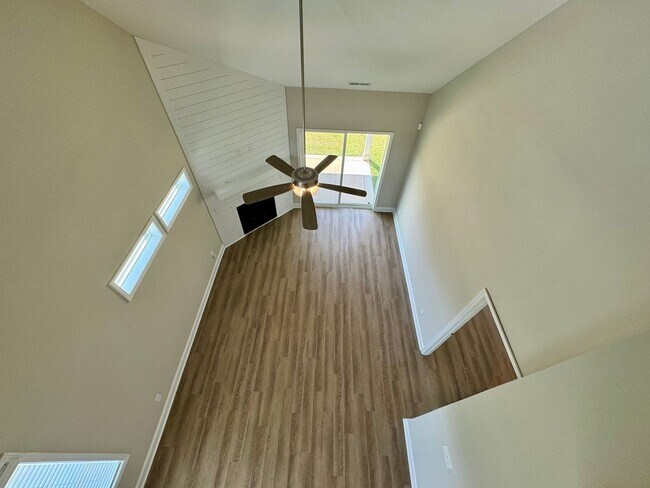 Building Photo - Kings Grant Townhomes