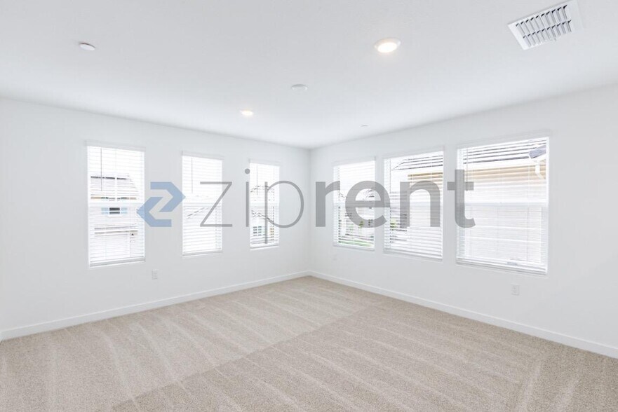 Building Photo - 8399 Sinesky Wy