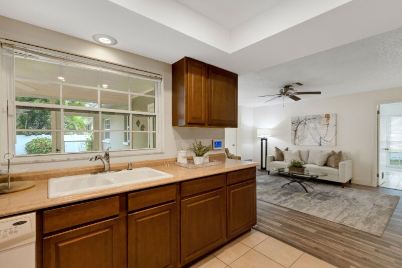 Building Photo - 1100 Pinellas Point Dr S