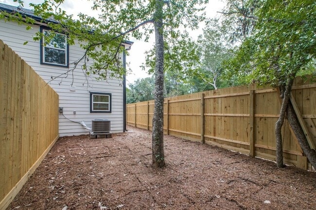 Building Photo - 5705 Breland St