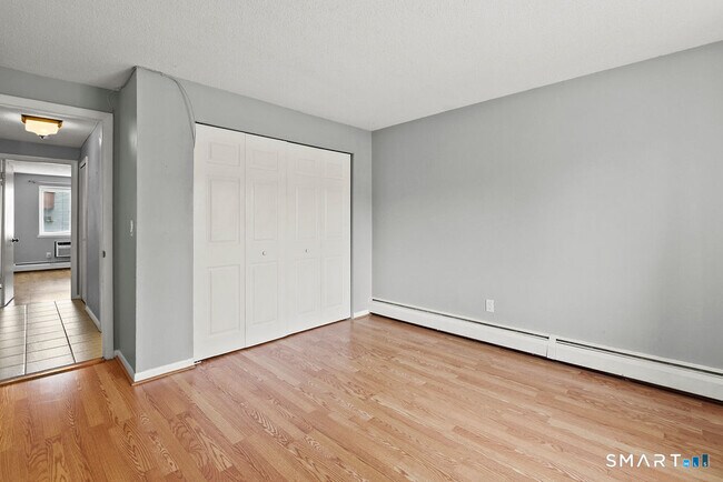Building Photo - 35 Carillon Dr