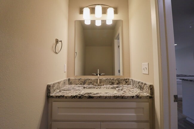 Building Photo - First Month Free! Lovely Home for Rent -21...