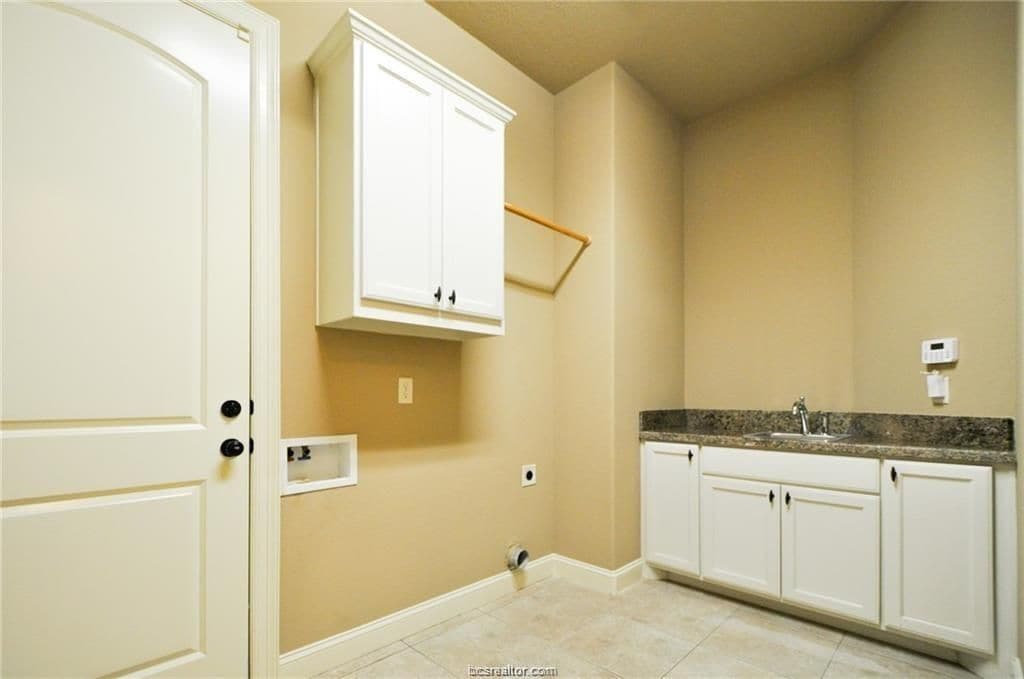 Building Photo - 15615 Wood Brook Ln