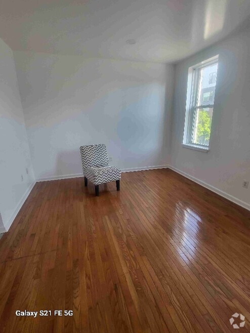 Building Photo - 2639 W Girard Ave