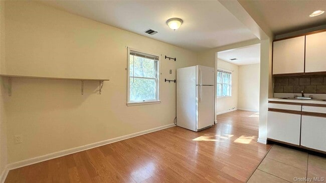 Building Photo - 64 Pine Hollow Rd