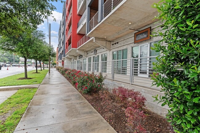 Building Photo - 4361 S Congress Ave