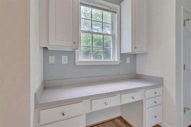 Building Photo - Bright Townhouse Available in Forest Lakes