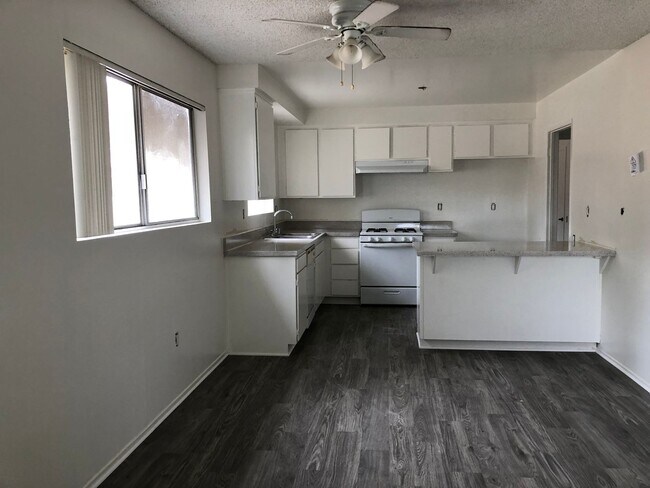 Building Photo - 2229 Franzen Ave