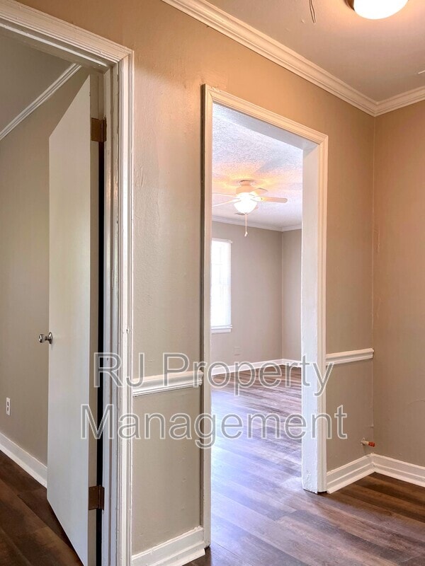 Building Photo - 4095 Chelsea Ave