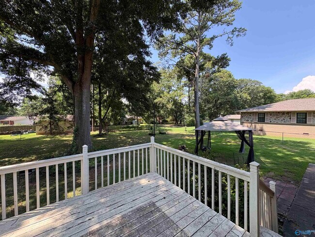 Building Photo - 125 Meadow Dr