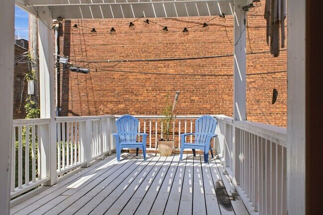 Building Photo - 420-A S Regester St